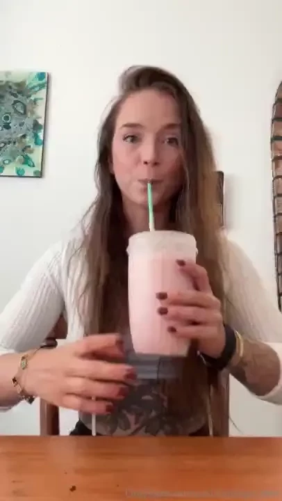 Always start your morning with a lil smoothie check out my vip page 