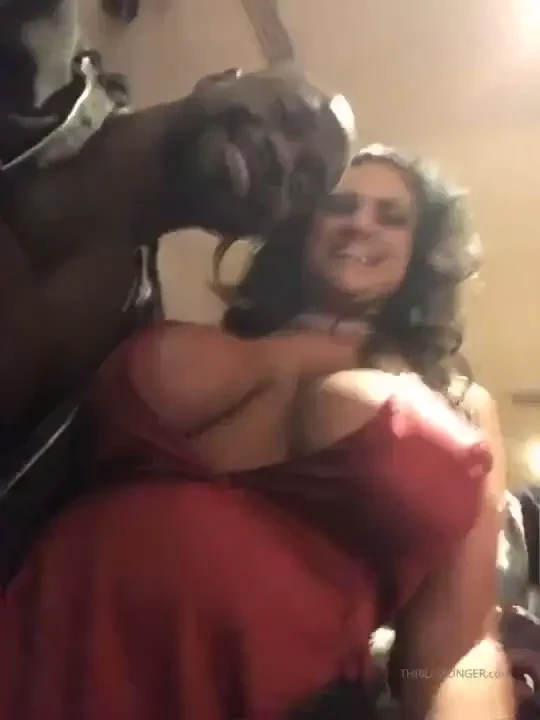 Klani kai looking so fucking tasty at the avnawards 