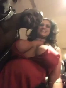 Klani kai looking so fucking tasty at the avnawards