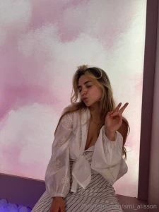 I really like to dream i like to imagine in my head what i would