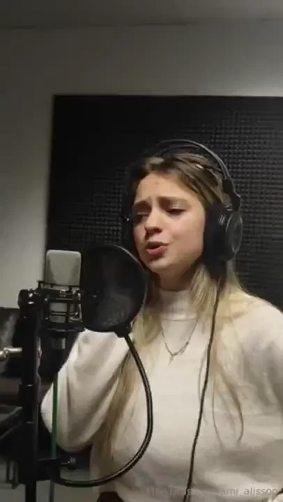 I love that in songs can express everything feel and do it beautifully 