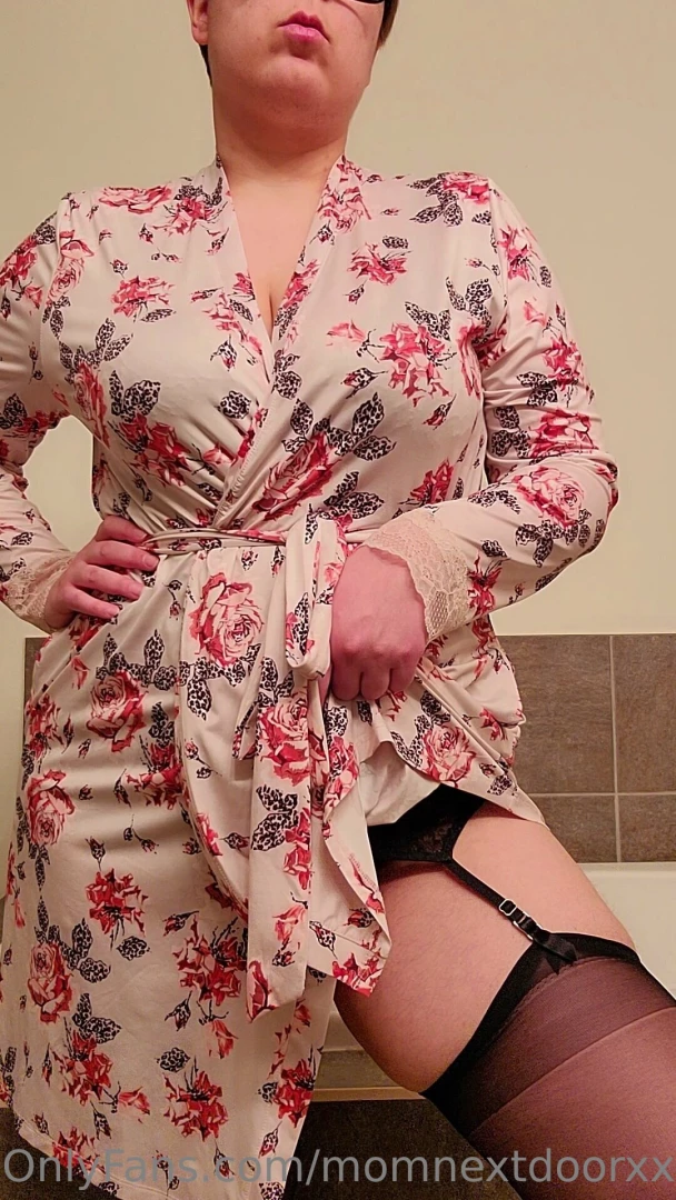 Wanna see what s under my robe 
