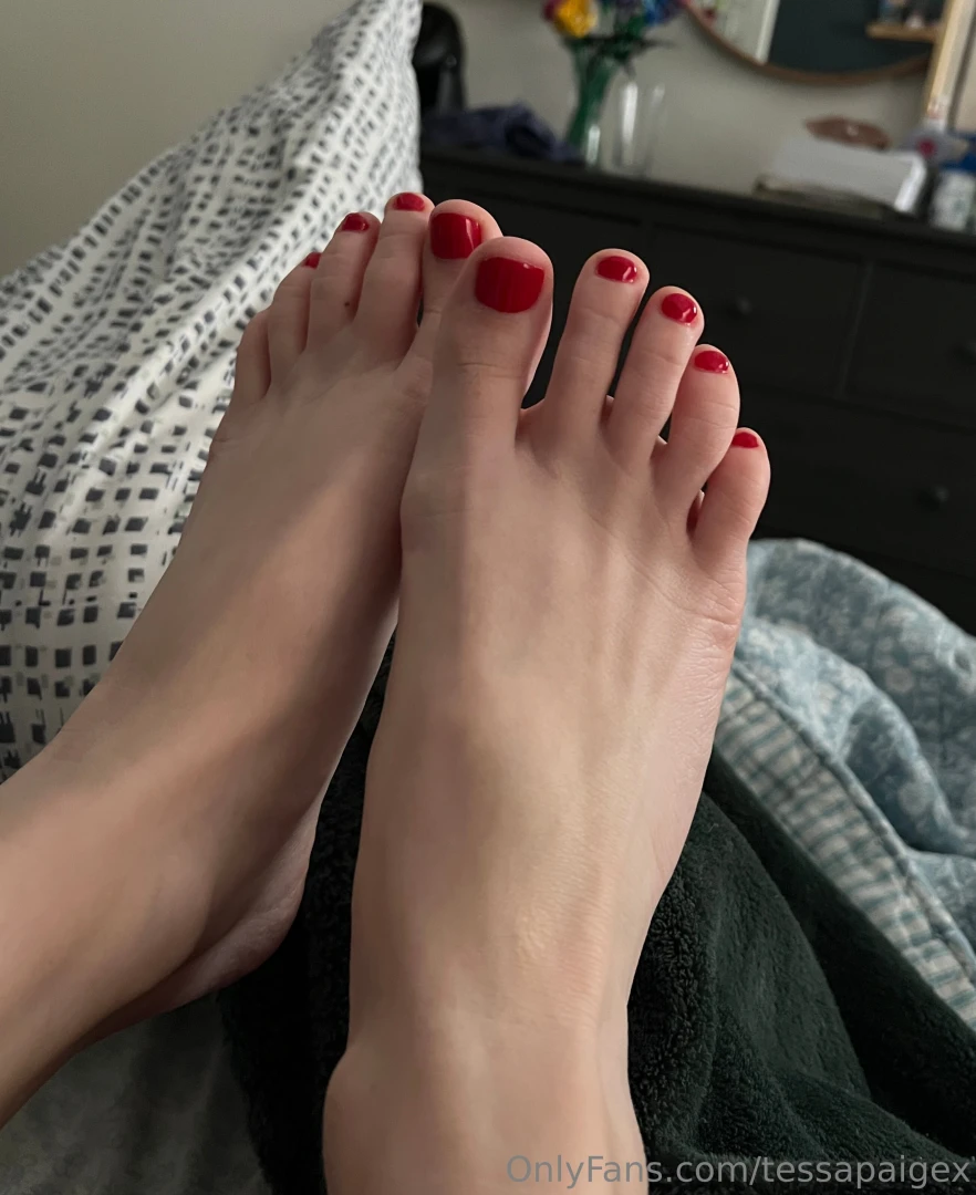 Red toenails for christmas 