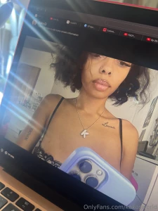 I m live rn bae come talk to me