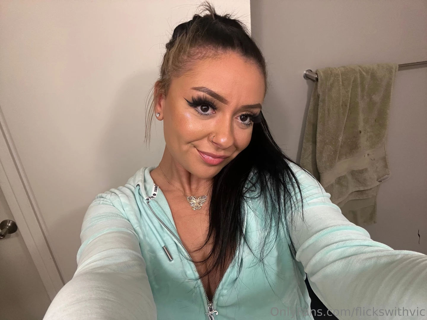 Just sent out 2 new videos in the dms 