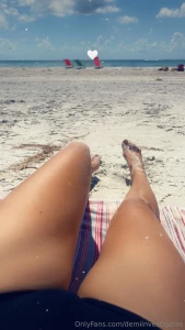 I m on vacation keep me company and message me