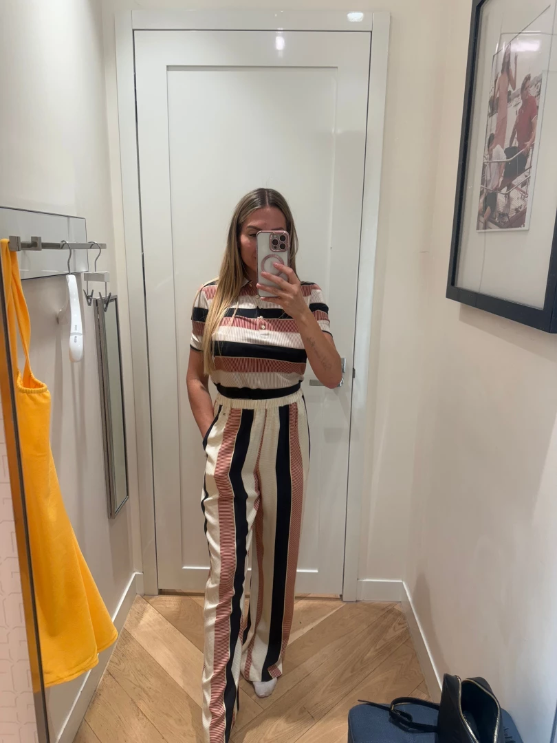 I love shopping in melbourne should i get this outfit 