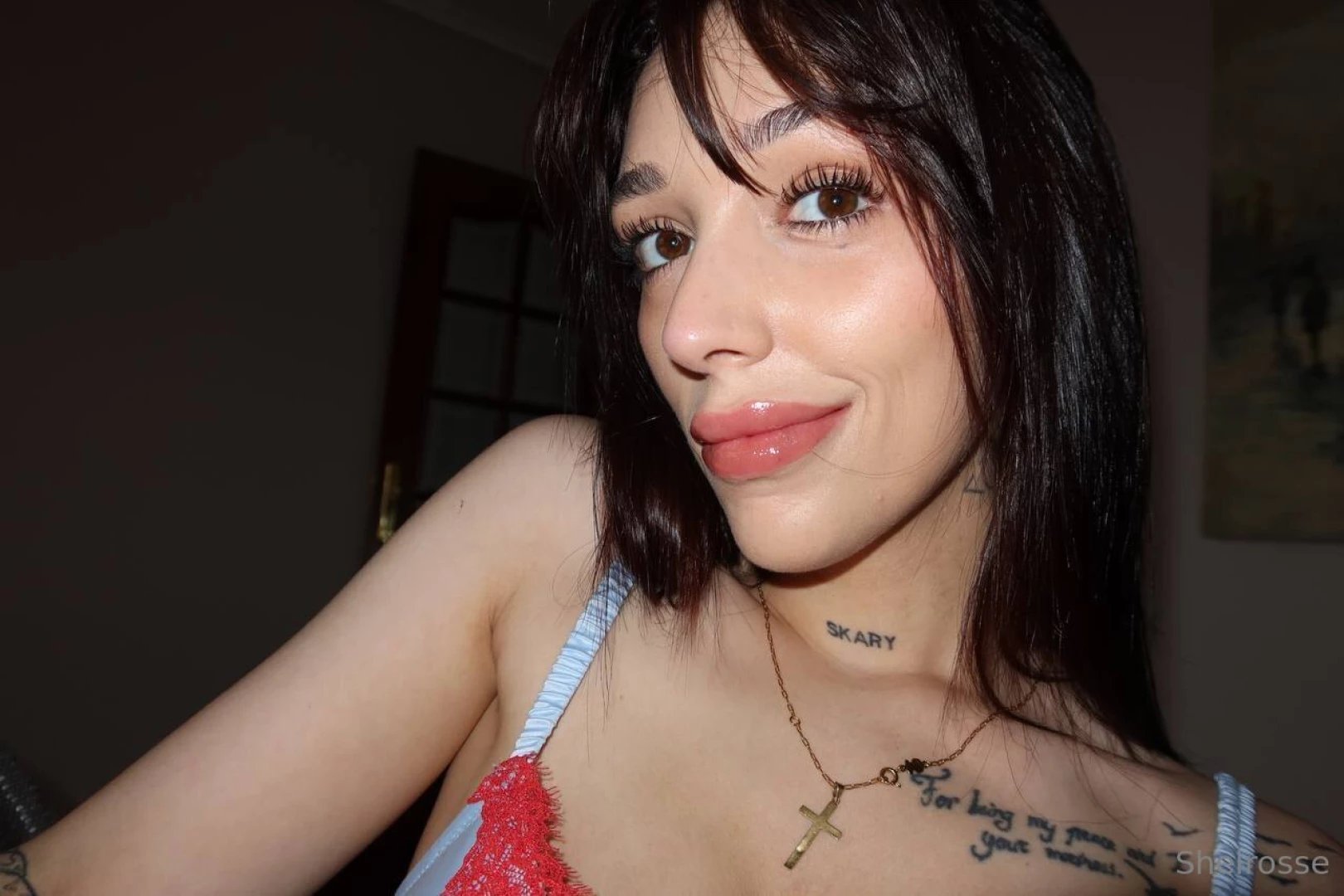 Imagintae que ma ana me encuentras en tu arbol de navidad jejeje 