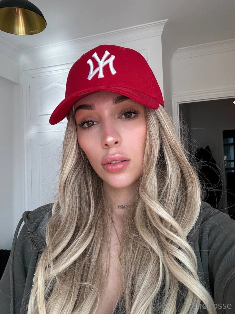 Antes tu rubia favorita ahora tu morena favorita 