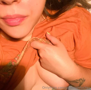 I was gifted a new microphone so i can make you some very asmr quality