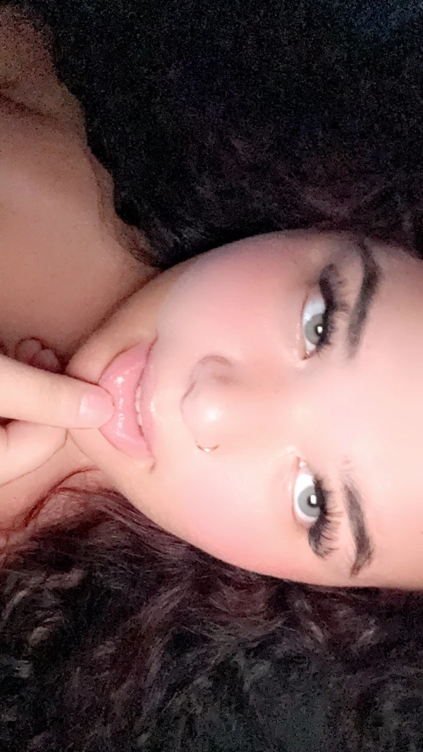 Just took some really naughty pictures message me if you wanna see 