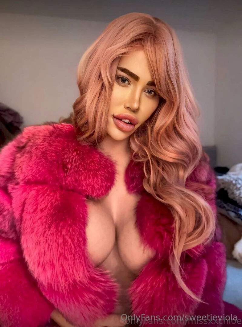 Oooh so sexy missxxchloe has something really wet and deep enjoy her part 375 