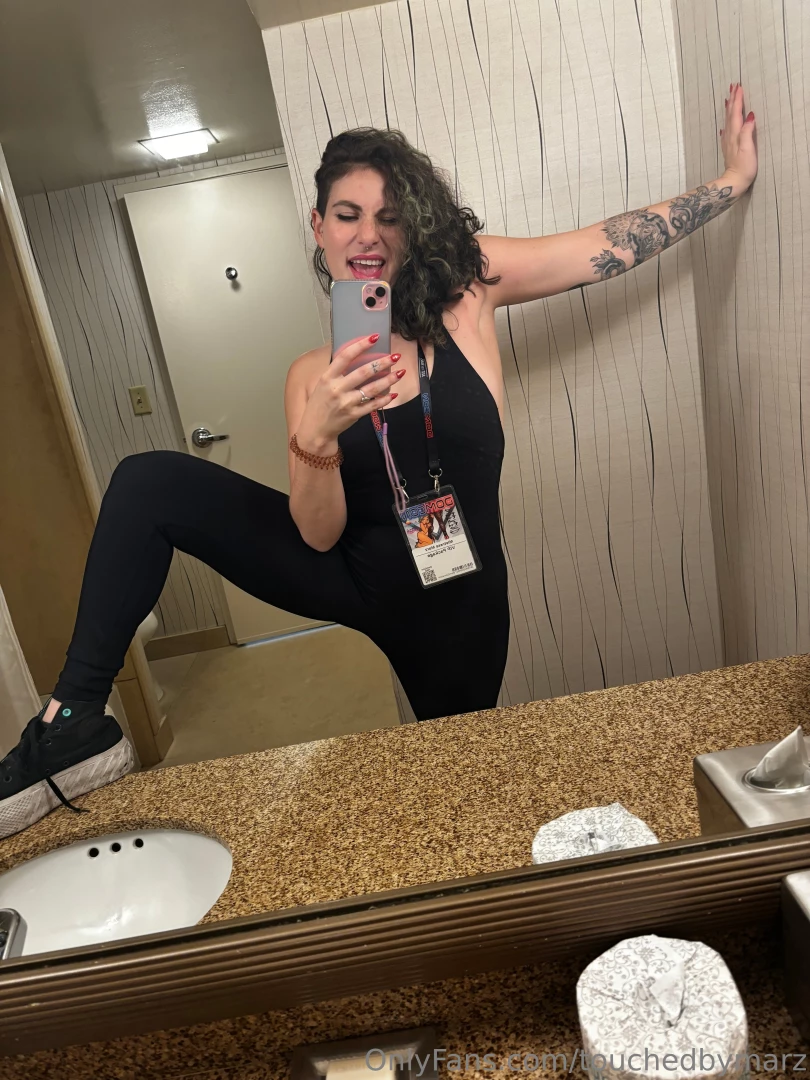 Fit check first day of dom con traveling and going comfy 