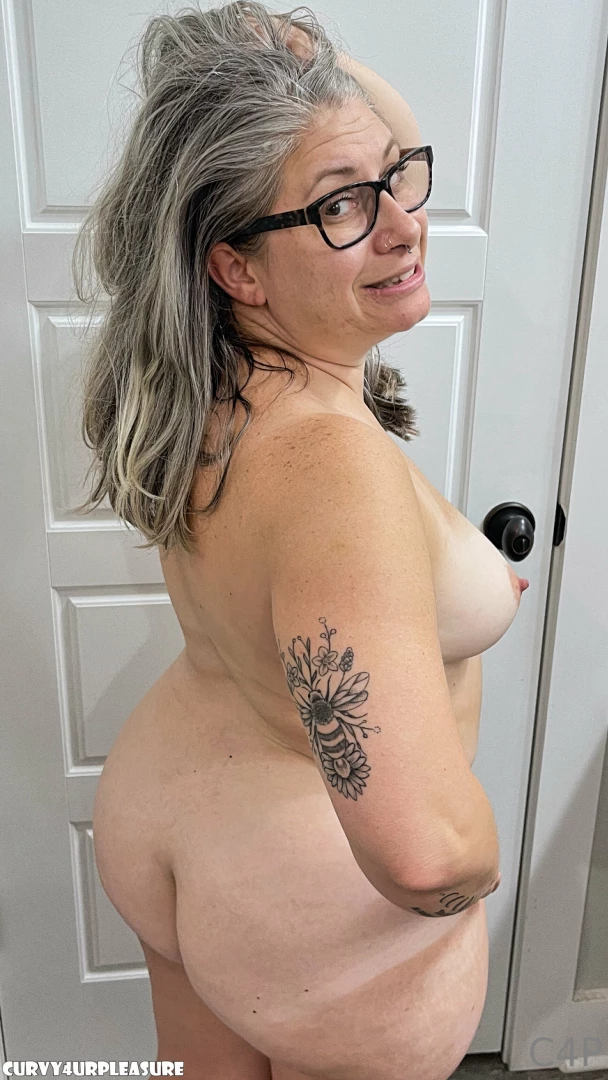 Mmmm are you ready to cum too working around hot guys all day always 