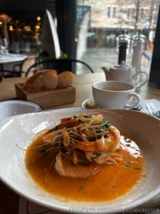 Have you ever had that awkward moment when you ordered food at a cafe