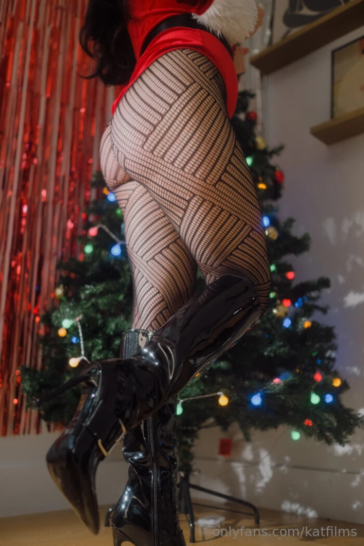 Merry christmas thank you for all the love and support hope you enjoy part 5 