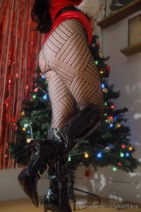 Merry christmas thank you for all the love and support hope you enjoy part 5