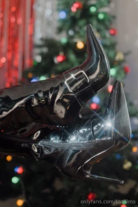 Merry christmas thank you for all the love and support hope you enjoy part 4