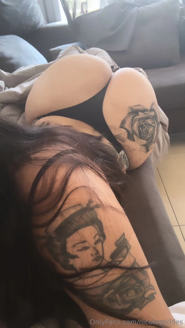 How much do you rate my ass from 1 to 10 if you do it with a tip i ll 