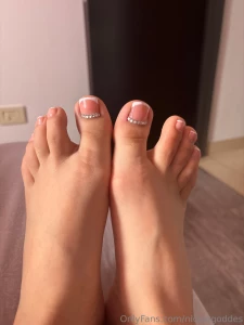 Do you like to worship your goddess s feet if you contribute a tip for