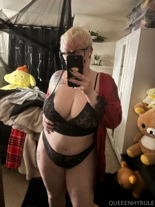 Lonely and waiting for you in the dms