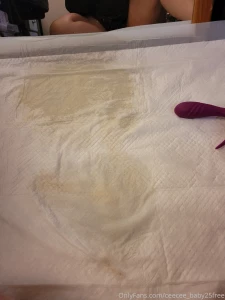 Playtime during lunchtime i am so horny and i made a very big mess