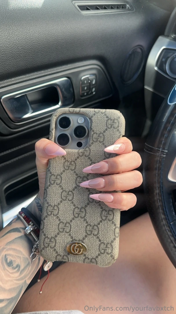 Goodmorning happy thursday babe 