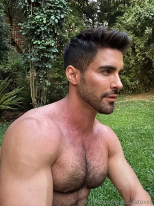 He got such a perfect body wow