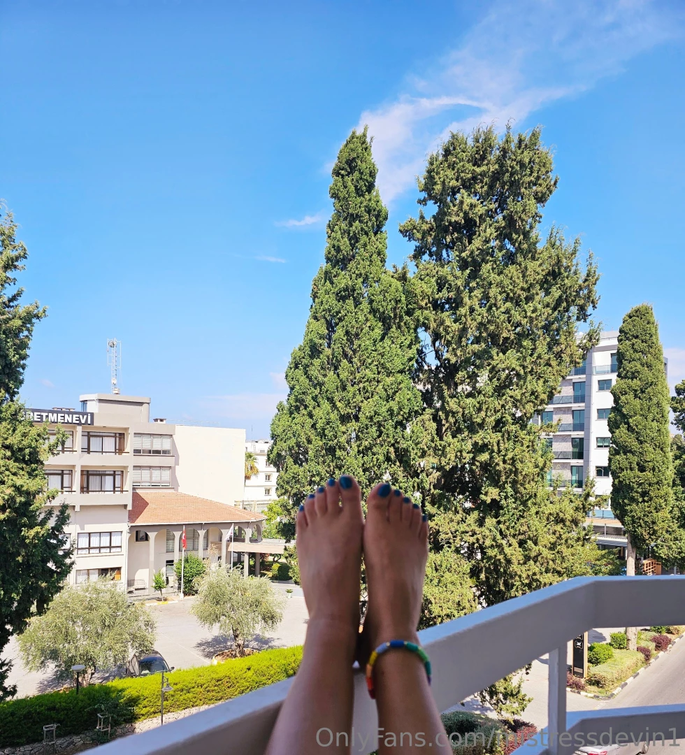 Imdi k br s ta ayaklar m n alt nda olma zaman n 