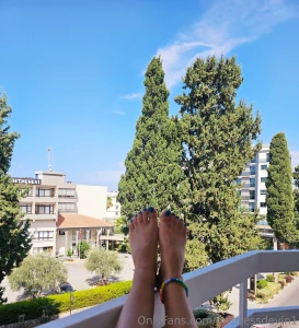 Imdi k br s ta ayaklar m n alt nda olma zaman n