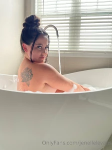 Eyes with looks to kill