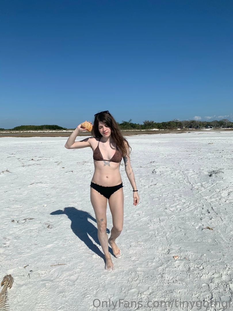 Obsessed with looking for shells and wearing bikinis part 2 