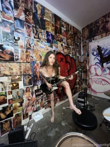 This sg is almost as sexy as i am check your dms to look under it what