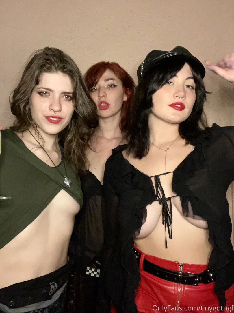Dressed like a fairy nymph and partied all night with these hotties 
