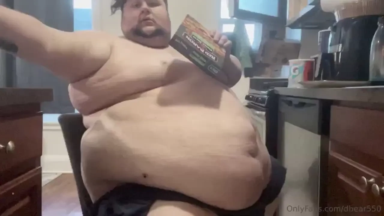 Watch how i cook frozen pizza at 600lbs lots of belly play while i 
