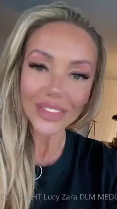 Just had my last bit of holiday prep done new lashes and brow shape 