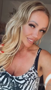 lucyzara - Can t beat a pampering afternoon curly blow dry and new set of lashes 