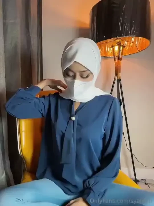 What do you think about my outfit does it look good on me 