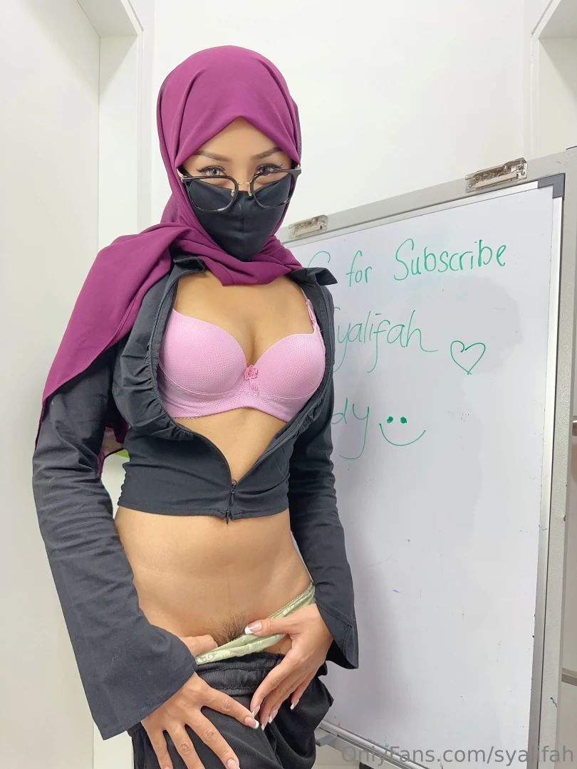 Can you kiss me right here baby 