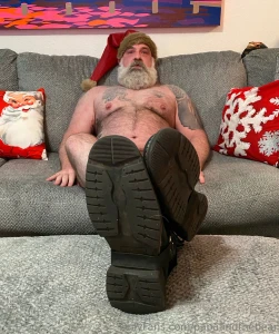 Santa s putting his feet up before the trek around the world next week part 10