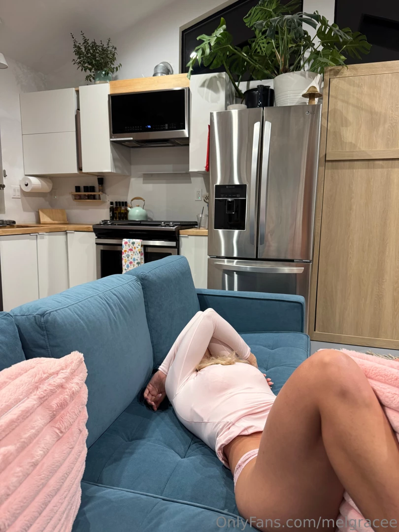 Swipe for a peachy surprise p s how are the booty gains coming along 