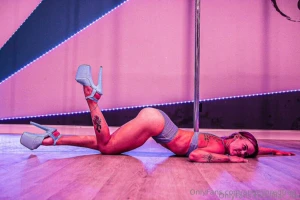 I m lilac a passionate pole dancer and boudoir model ready to take you