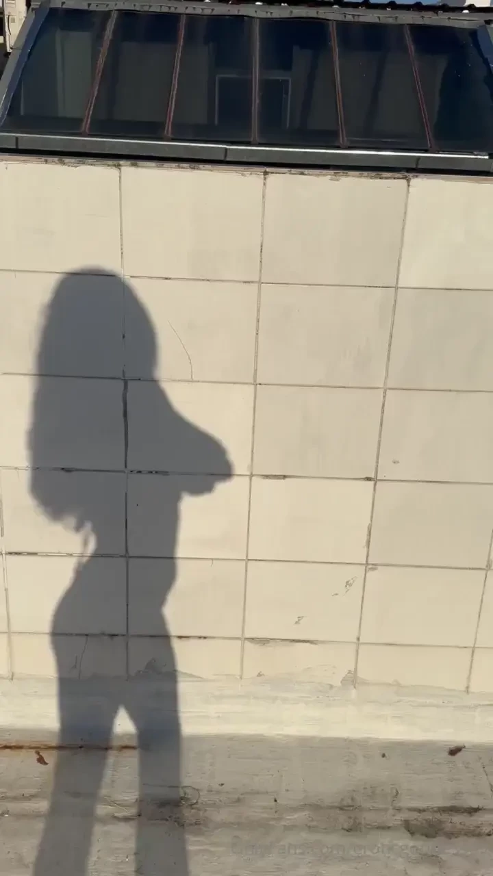 Shadow twerking 