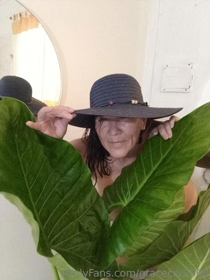 Hello baby here i am to be your virtual girlfriend 