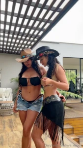 Estas vaqueras est n listas para montar