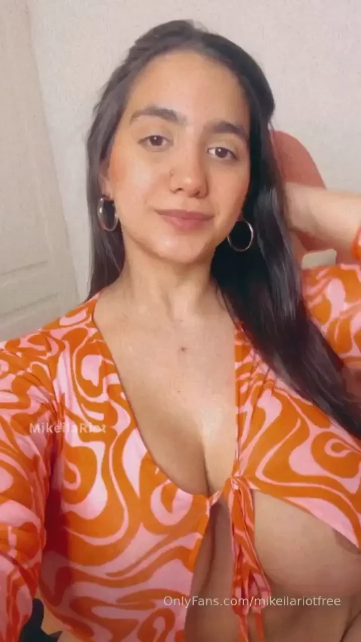 I feel lonely want to give me kisses 