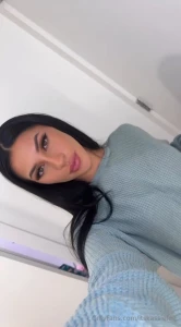 One look in my eyes and you re already hooked let s see if you re