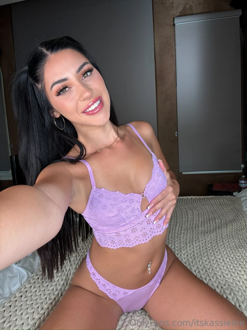 You know you want this pussy dm me for a taste 