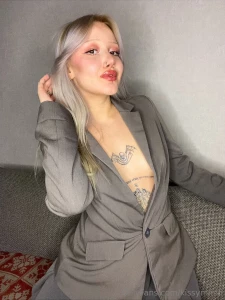 What do you think of my gray outfit