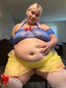 Snow white appears to have been a little nbsp too nbsp full after part 6